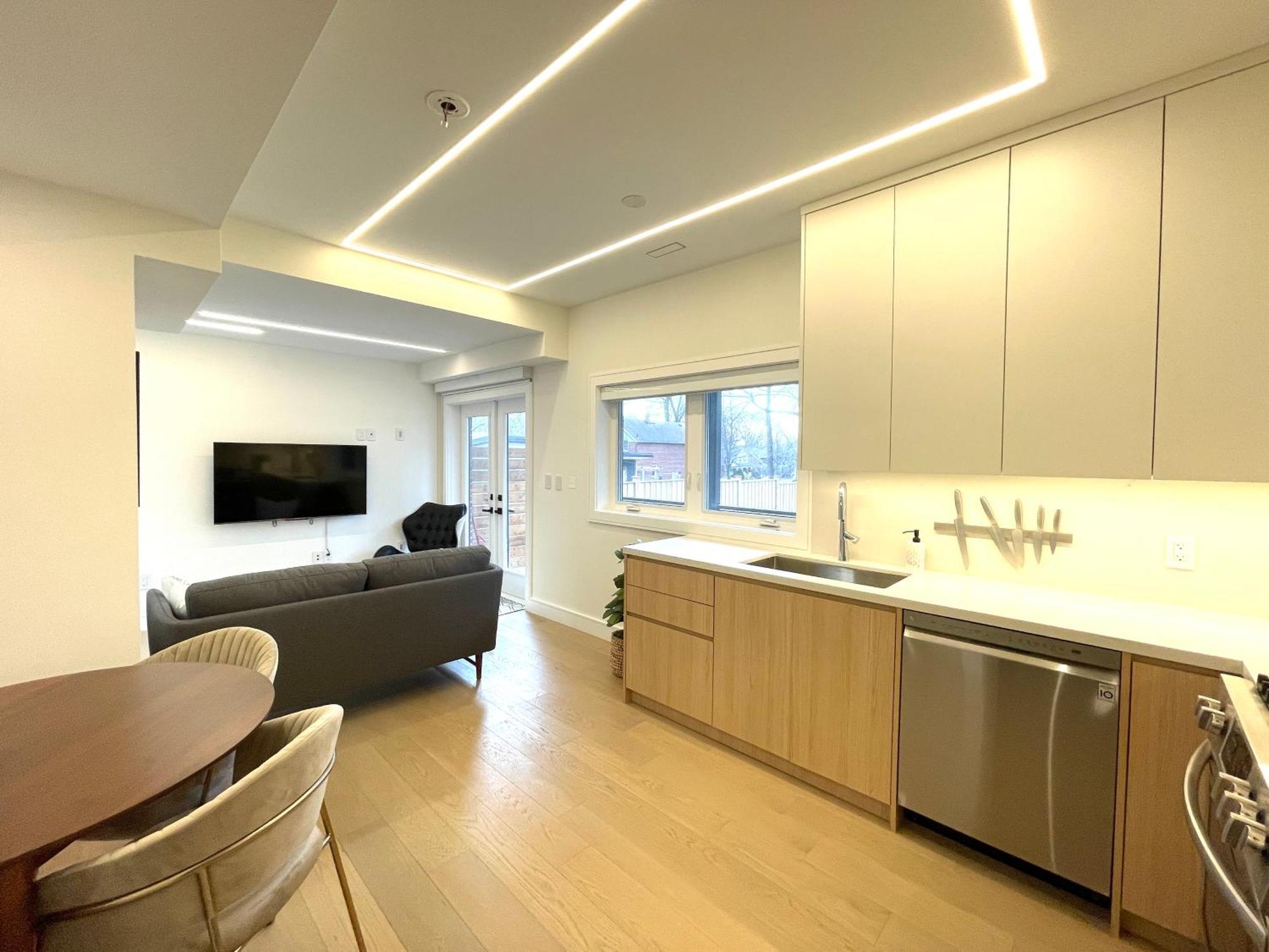 Modern Apartment Close To The Beach With Parking 多伦多 外观 照片