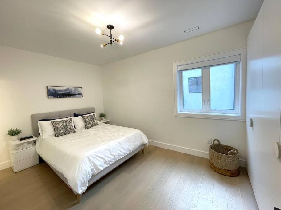 Modern Apartment Close To The Beach With Parking 多伦多 外观 照片