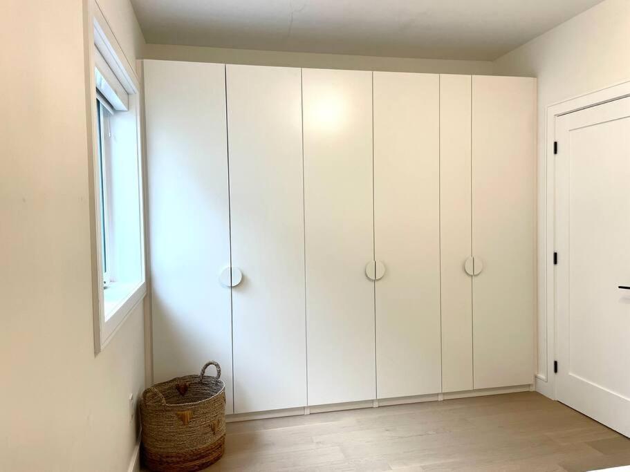 Modern Apartment Close To The Beach With Parking 多伦多 外观 照片