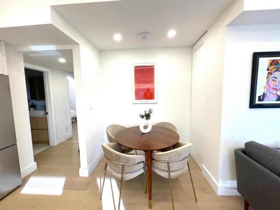 Modern Apartment Close To The Beach With Parking 多伦多 外观 照片
