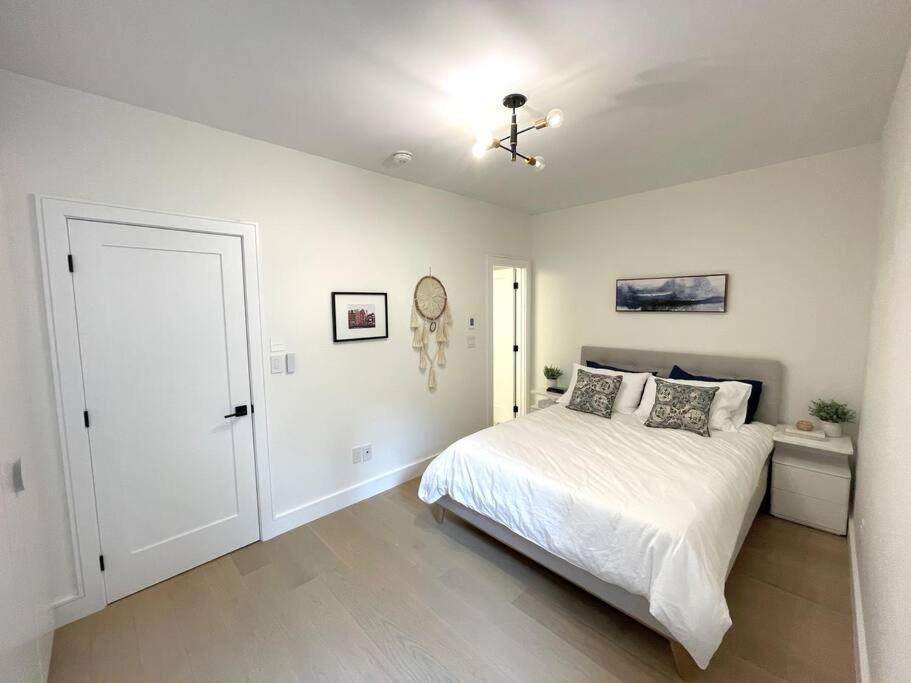 Modern Apartment Close To The Beach With Parking 多伦多 外观 照片