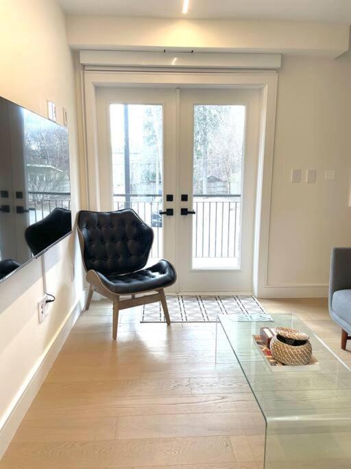 Modern Apartment Close To The Beach With Parking 多伦多 外观 照片