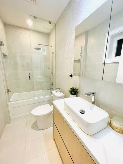 Modern Apartment Close To The Beach With Parking 多伦多 外观 照片