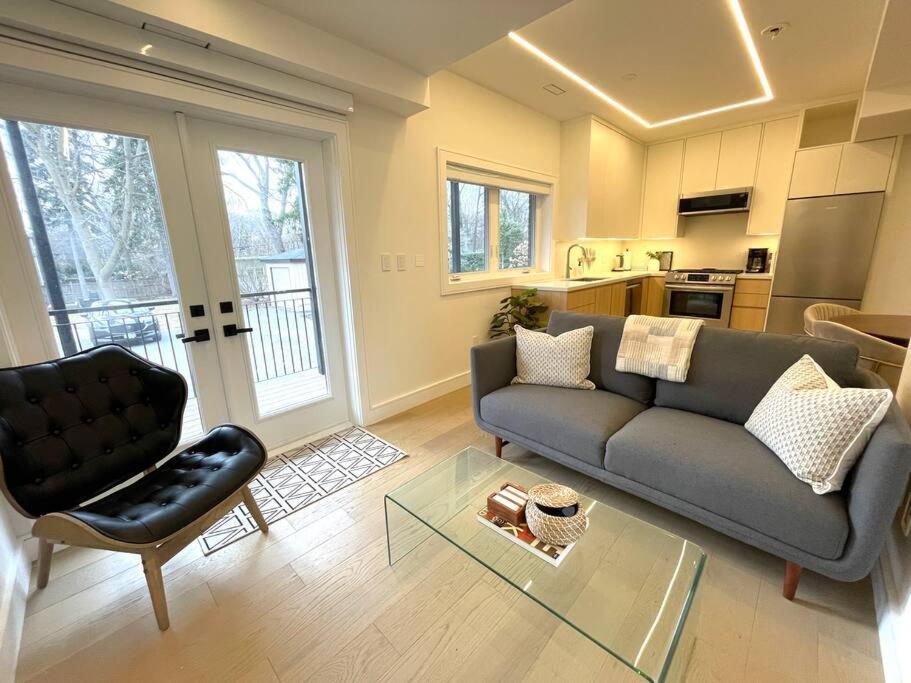 Modern Apartment Close To The Beach With Parking 多伦多 外观 照片